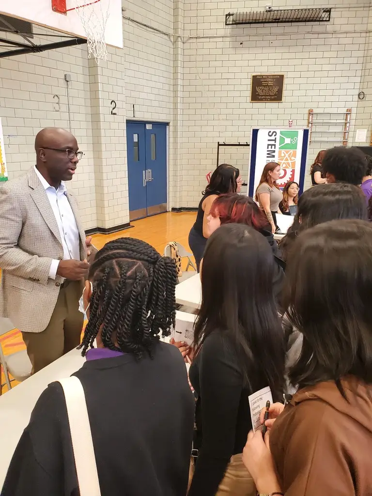Rashan Thompson working with a student